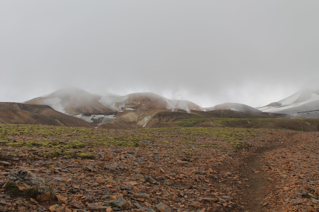 Gőzölgő hegyek Landmannalaugar felé közeledve
